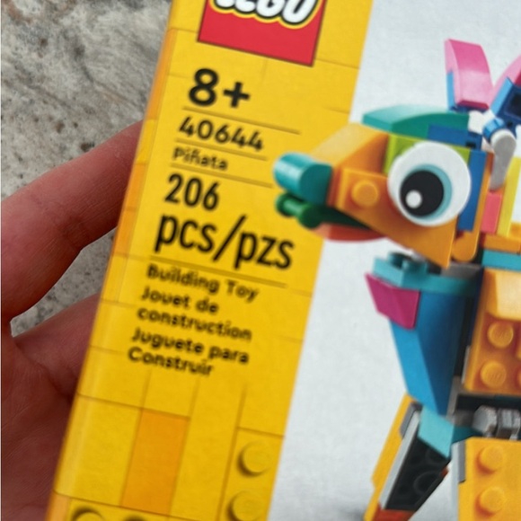 SOLD * NEW! LEGO PIÑATA - Picture 4 of 4
